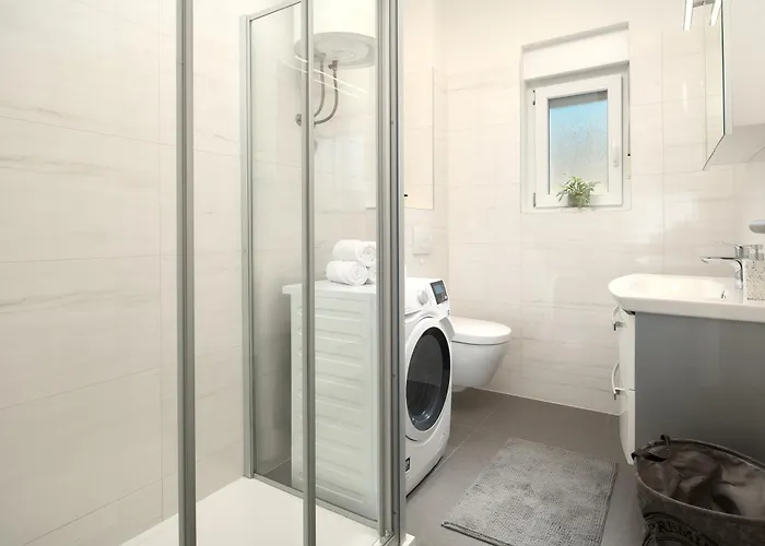 Hillside Daire Murter